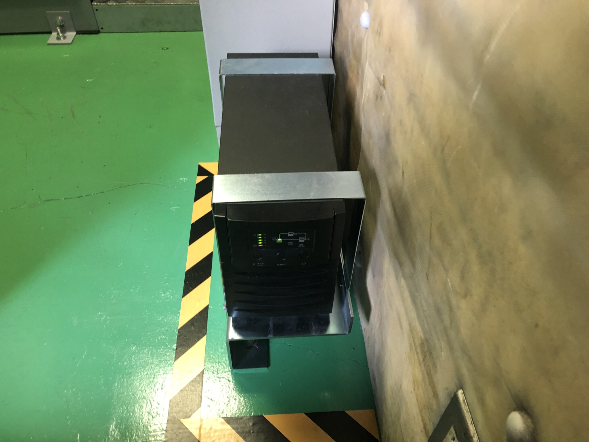 耐震対策：停電時自動着床装置　※停電発生時に最寄階に自動で停止し、ご利用者様がエレベーター内に閉じ込められる事を防ぎます。