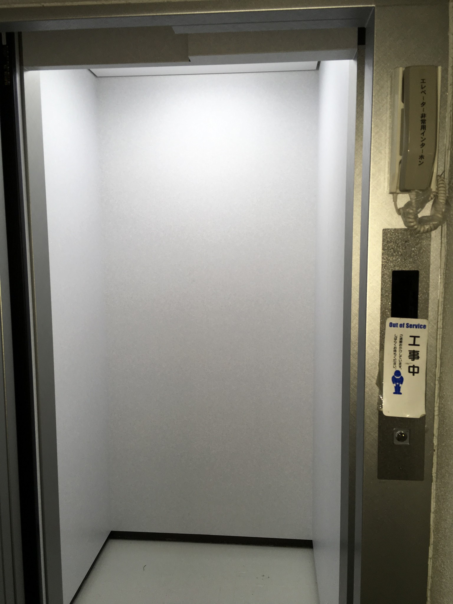 新:カゴ内(白系のシート貼ることで明るくなりました)