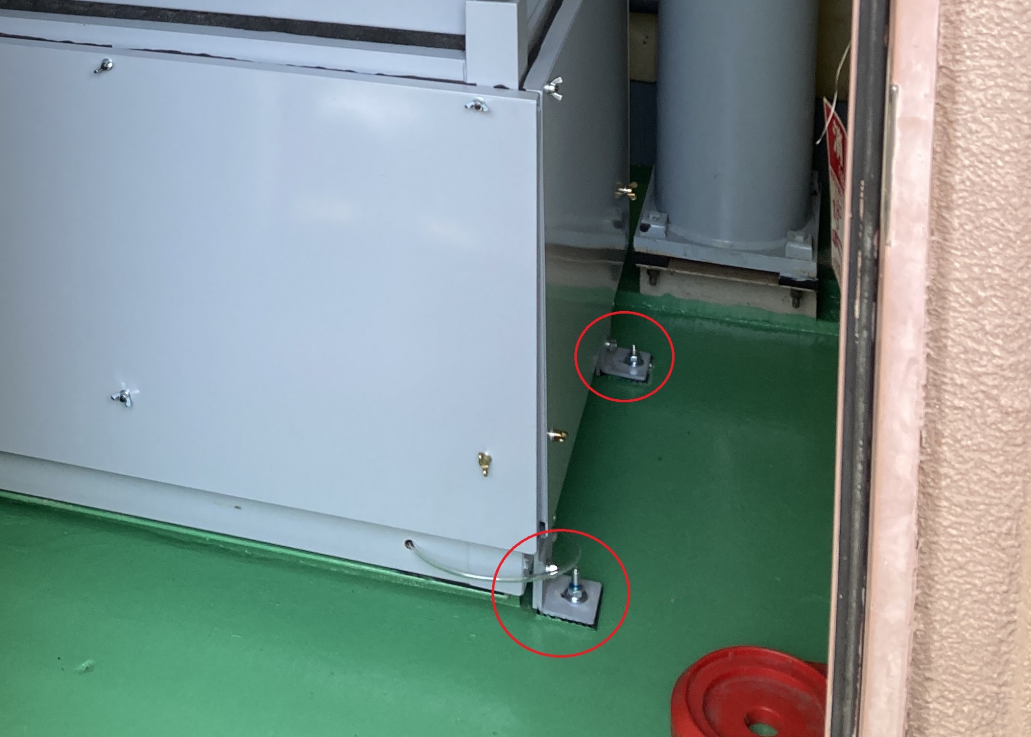 耐震対策:パワーユニット転倒防止金具