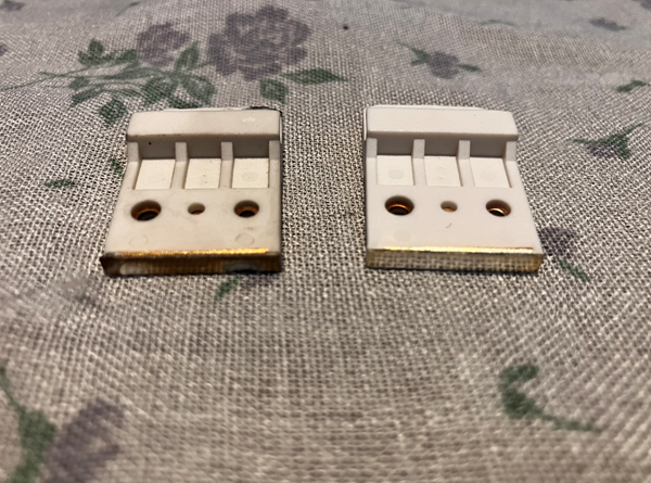 部品比較（左：旧部品、右：新部品）