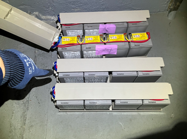 新旧比較(上：旧部品、下：新部品)