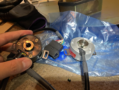 部品比較（左：旧部品、右：新部品）