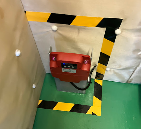 耐震対策:地震時管制運転装置(S波・P波感知)地震発生時に最寄階に着床・停止し、ご利用者様の閉じ込めを防ぎ、安全を確保いたします。