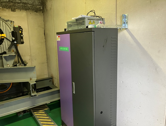 耐震対策：転倒防止対策（固定金具留め）