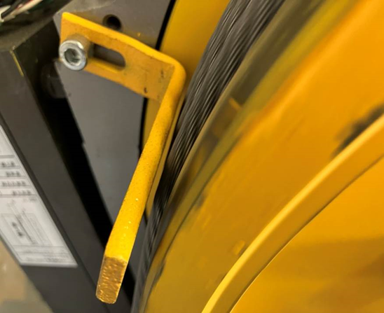 耐震対策：主ロープ外れ対策（外れ止め）