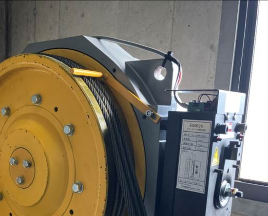 耐震対策：主ロープ外れ止め