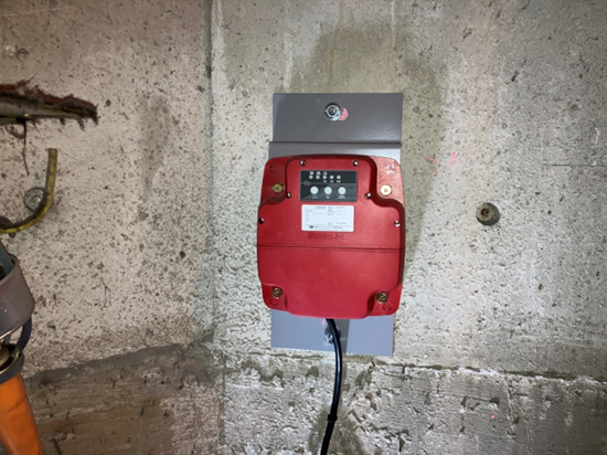 耐震対策：地震時管制運転装置（P波感知）地震発生時に最寄階に着床し、ご利用者様の閉じ込めを防ぎます。