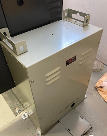 耐震対策:停電時自動着床装置 ※停電発生時に最寄階に着床し、ご利用者様の閉じ込めを防ぎます。