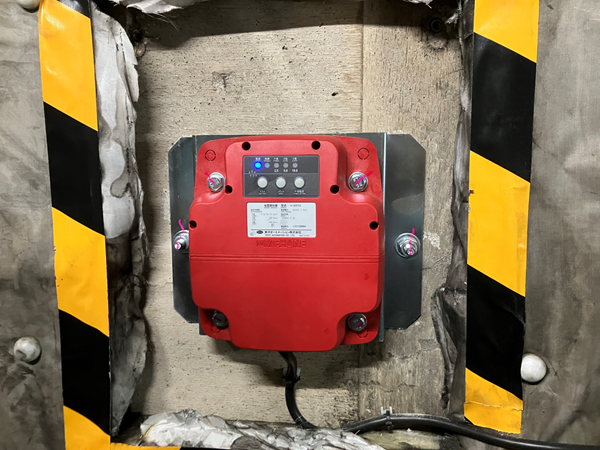 耐震対策：地震時管制運転装置（S波・P波感知）地震発生時に最寄階に着床・停止し、ご利用者様の閉じ込めを防ぎ、安全を確保いたします。