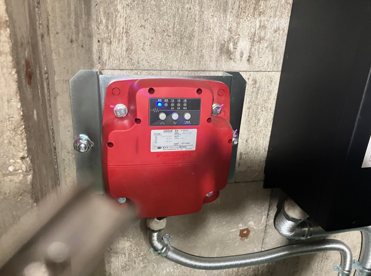 耐震対策：地震時管制運転装置（S波・P波感知）地震発生時に最寄階に着床・停止し、ご利用者様の閉じ込めを防ぎ、安全を確保いたします。