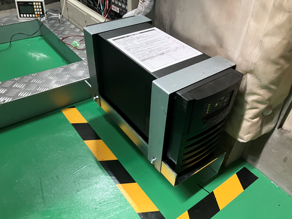 耐震対策：停電時自動着床装置　※停電発生時に最寄階に着床し、ご利用者様の閉じ込めを防ぎます。