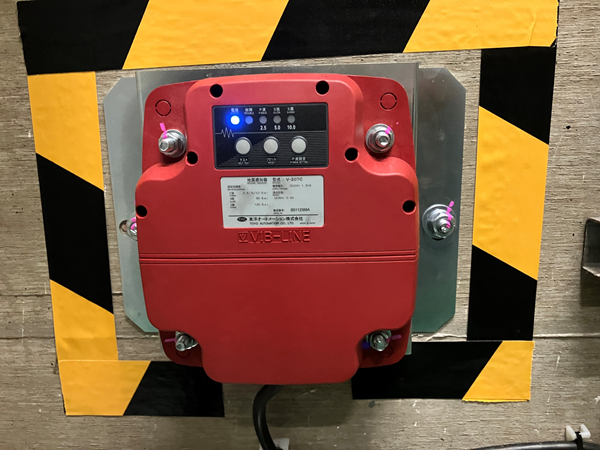 耐震対策：地震時管制運転装置（S波・P波感知）地震発生時に最寄階に着床・停止し、ご利用者様の閉じ込めを防ぎ、安全を確保いたします。