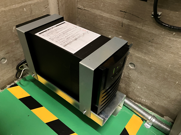 耐震対策：停電時自動着床装置　※停電発生時に最寄階に着床し、ご利用者様の閉じ込めを防ぎます。