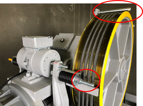 耐震対策：ワイヤーロープ外れ止め　＊地震によりワイヤーロープが綱車から外れる事を防止します。