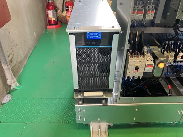 耐震対策：停電時自動着床装置※停電発生時に最寄階に自動で停止し、ご利用者様がエレベーター内に閉じ込められる事を防ぎます。