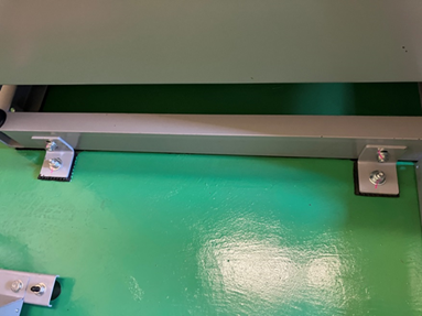 耐震対策:油圧ユニット転倒防止金具