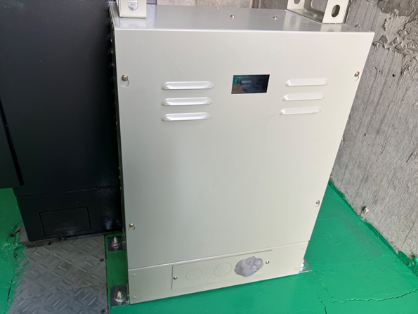 耐震対策：停電時自動着床装置　※停電発生時に最寄階に着床し、ご利用者様の閉じ込めを防ぎます。
