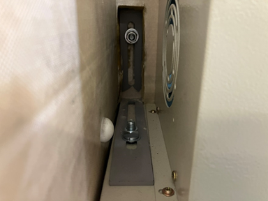 耐震対策:制御盤転倒防止金具