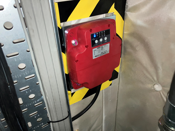 耐震対策：地震時管制運転装置（S波・P波感知）地震発生時に最寄階に着床・停止し、ご利用者様の閉じ込めを防ぎ、安全を確保いたします。