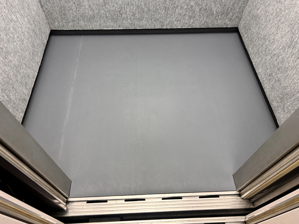 カゴ内床マット交換