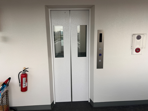 乗り場化粧シート貼り替え