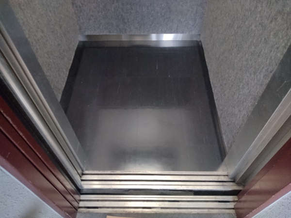新：カゴ内床タイル